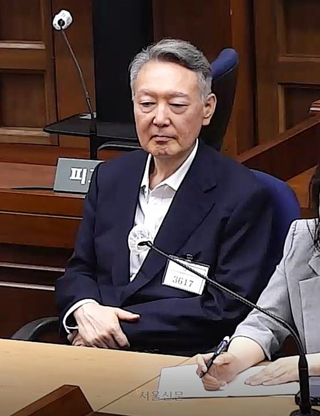 종합특검, ‘비상계엄 정당화 메시지’ <b>윤석열</b>·신원식 <b>기소</b>