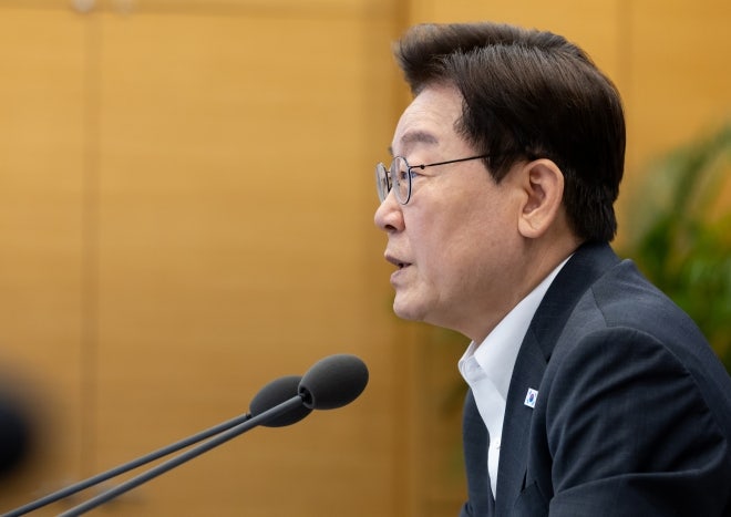 靑 “제왕적 대통령제 문제 공감…<b>4년 중임제</b>가 수용성 높아”
