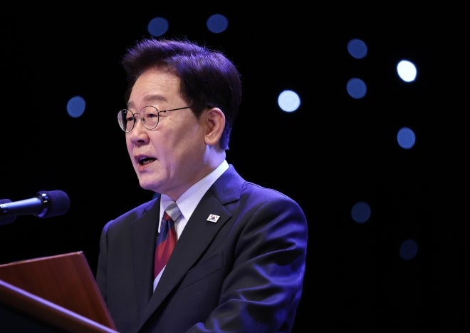 李대통령, <b>인니 강진</b> 위로…“무사히 가족 품으로 돌아오길”