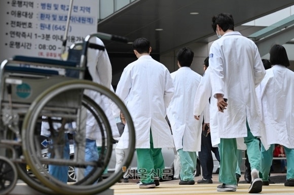 <b>국립대병원</b>, 21년 만에 복지부로…큰 병도 서울 안 가고 치료 끝낸다