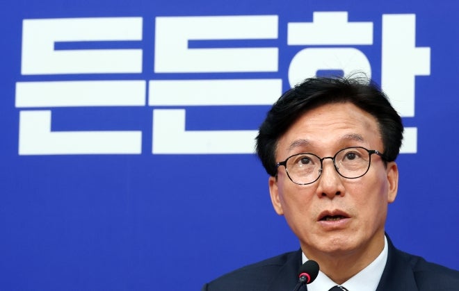 <b>김민석</b>, 당 혁신 ‘<b>메가텐</b>’ 가동…이광재·김경수·이언주 메가특위 이...