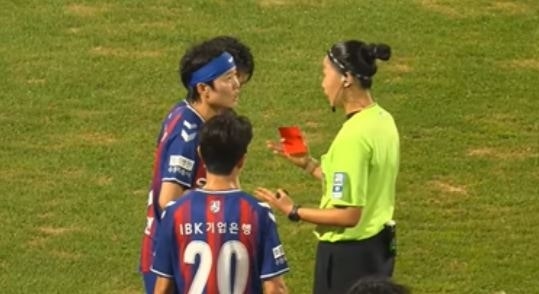 “‘걸스데이’인가봐” 심판이 <b>지소연 성희롱</b>…“경악 금치 못해” 축...