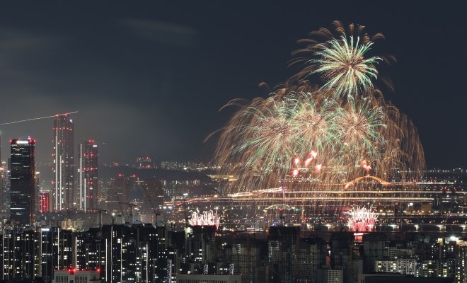 전자발찌 찬 50대男, <b>불꽃축제</b>서 10대女 불법촬영…현행범 체포