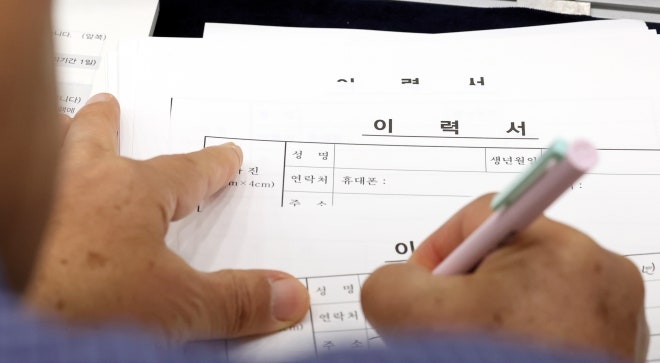 [속보] <b>실업급여</b> 3번 이상 받은 사람 11만명…지급액 6000억 육박