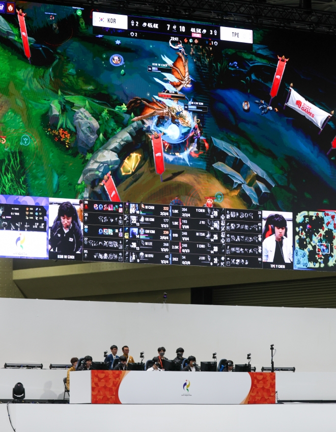 한국 리그 오브 레전드(LoL) 국가대표팀이 2일 일본 아이치현 도코나메 스카이 엑스포에서 열린 2026 아이치·나고야아시안게임 e스포츠 LoL 결승전에서 대만과 대결을 펼치고 있다. 2026.10.2 도코나메 뉴스