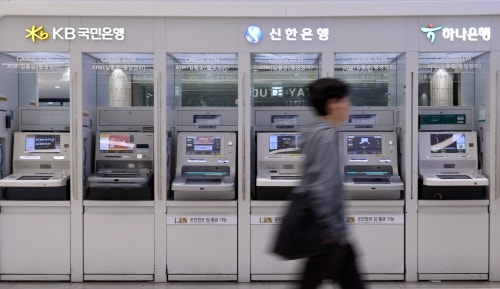 [단독]‘동일 해커’, 중국 AI로 최소 6개 <b>은행</b> 공격…“증권·카드·보...