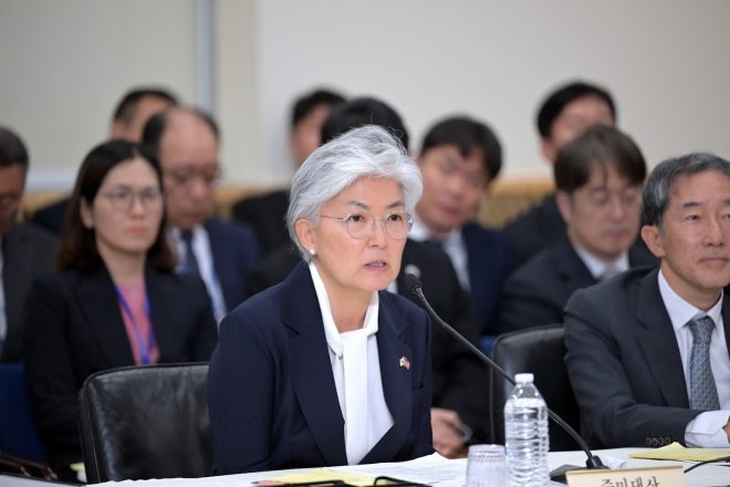 <b>강경화</b> “韓美 정보공유 문제, 미국 측 기대만큼 해소 안됐다고 생각”