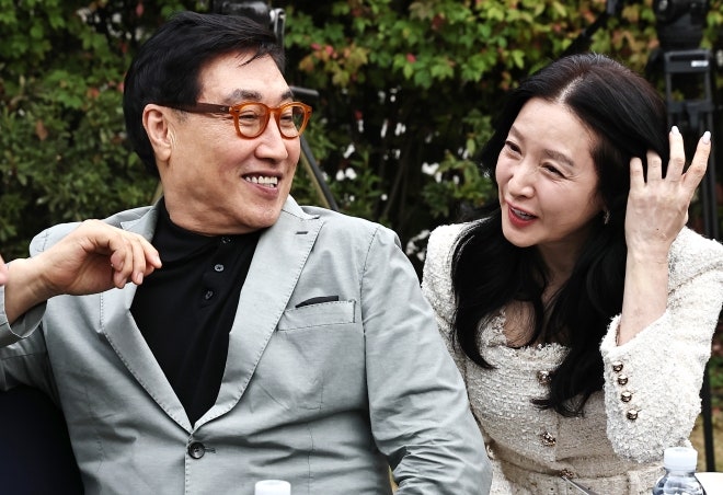 [포착] 이영애·정호영 부부도 갔다… 99세 <b>신영균</b> ‘<b>백수연</b>’에 스타들...