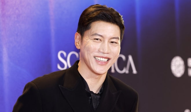 “있대니께유, 모델 여친”…배우 <b>음문석</b> 내년 <b>1월 결혼</b>