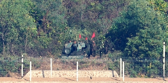 [포착] “이렇게 가까이?”…<b>북한</b>군 <b>자주포</b>, 우리 측 카메라에 잡혔다