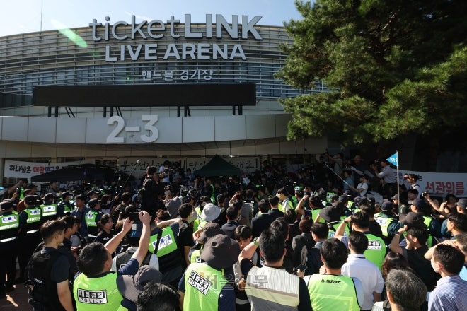 [속보] 내일 올림픽공원 투표용지 검증에 <b>경찰</b> 48개 <b>기동대 투입</b>