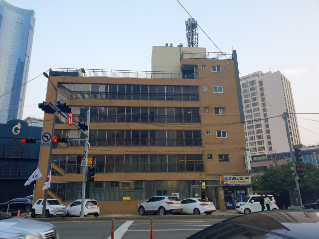 부산 해운대구 해운대해수욕장 인근에 1975년 준공된 대림맨션. 김성현 기자