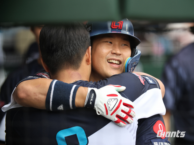 '승률 5할은 못 내주지!’ 롯데 '유강남 2경기 연속포+손성빈 레이저 송구' …롯데, LG에 7-4승