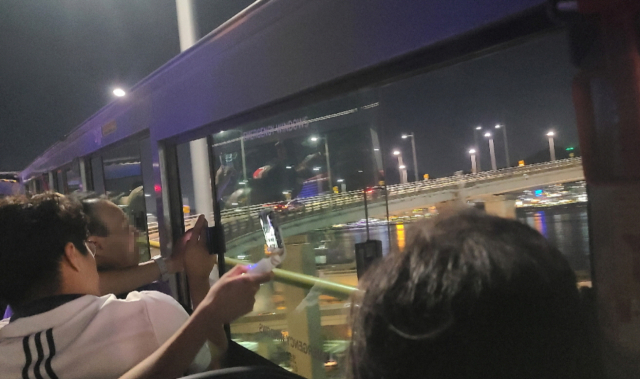 부산항대교 영도 램프 구간은 360도 회전하는 나선형 진입로로, 부산을 찾은 관광객들 사이에서는 스릴 만점 고공 체험 코스로 인기가 있다. 부산시티투어 홈페이지에 고소공포증이 있는 경우 탑승을 자제하라는 안내문이 있