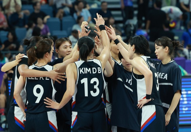 여자<b>농구</b>, 남북한 맞대결서 81-62 완승… 2연승 조 1위(종합)