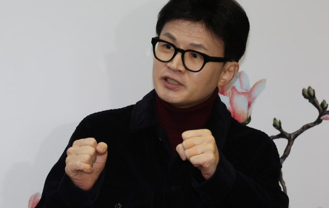 <b>한동훈</b> “<b>차은우</b>보다 <b>이재명</b>이 잘생겼다는 아첨꾼만 살아남는 민주당”