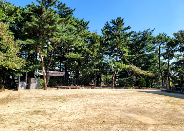 맨발걷기 길이 만들어질 부산 동구 범일동 부산진성공원 승가정 일대. 동구청 제공