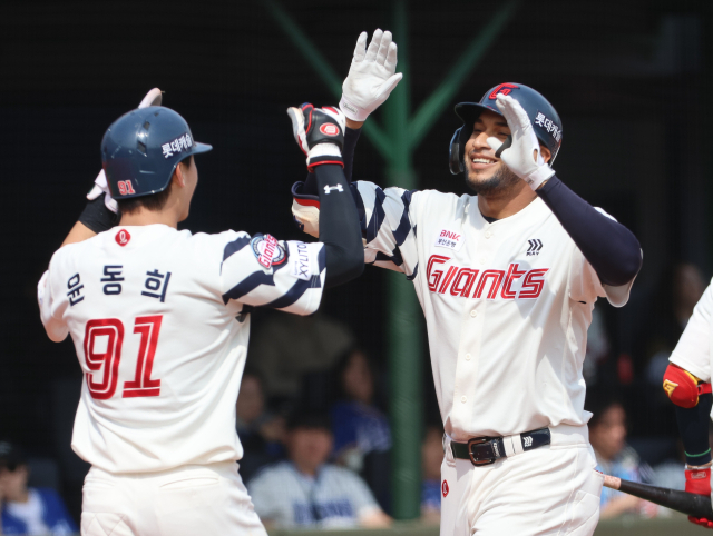‘6안타 1홈런’ <b>구자욱</b>에 한 경기 최다안타 헌납한 <b>롯데</b>, <b>삼성</b>에 2연속 역전...
