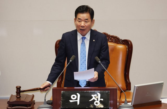 <b>김진표</b>, 민주 <b>의장</b> 후보에 일침…"편파는 꼭두각시"