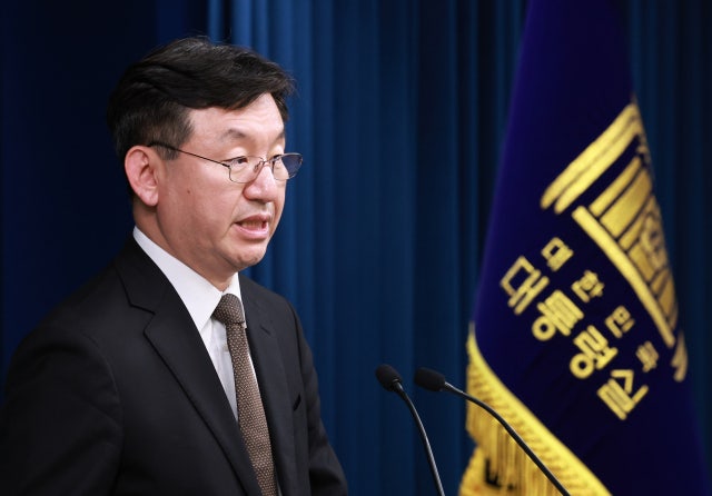 <b>대통령실</b> "일본, <b>네이버</b> 의사에 배치되는 <b>조치</b>해선 절대 안돼"