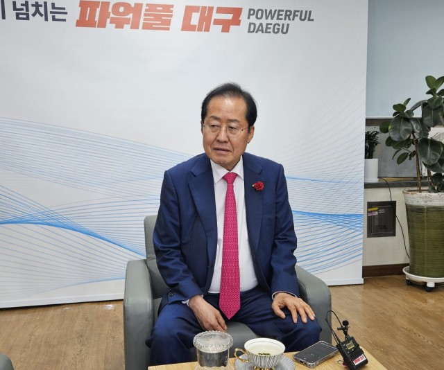 윤석열 대통령 “<b>상남자</b>” 옹호 발언 <b>홍준표</b>, 파장 확산