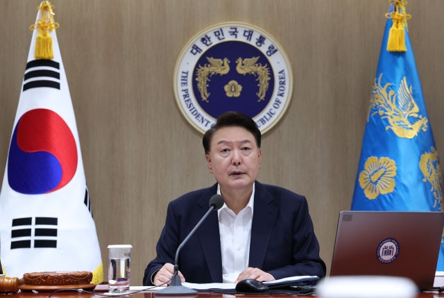 윤 <b>대통령</b> "갈등·대결 <b>정치</b> 반복되면 미래로 못나가"