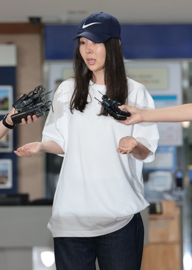 <b>민희진</b> "<b>2개월</b>짜리 초단기 뉴진스 <b>프로듀싱</b> 계약?… 서명 못해"
