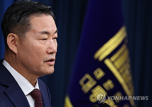 <b>신원식</b> "<b>트럼프</b>, 윤 <b>대통령</b>에 취임 전 만나자고 3∼4차례 말해"