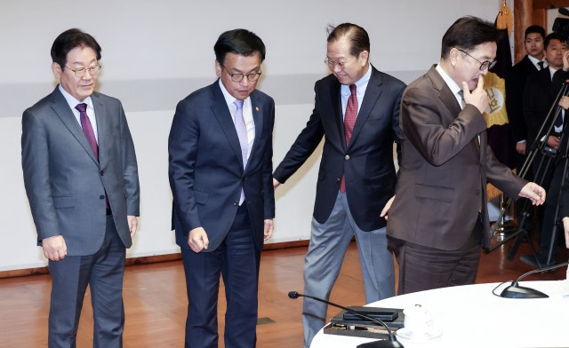 <b>국정협의회</b> 4자 회담 결국 '빈손'…<b>추경</b>·반도체법·연금 결론 못 내