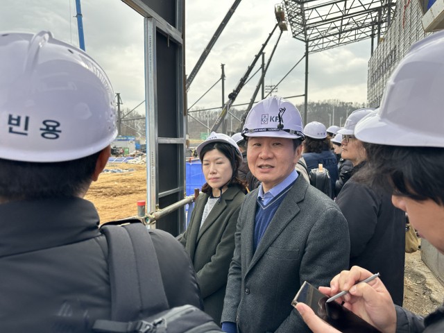 <b>정몽규</b> 회장 "<b>축구종합센터</b>, 잔디 문제 해결 R&D 역할"