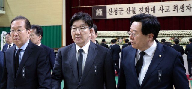 정치권 잇따라 <b>산불</b> 피해 현장 방문