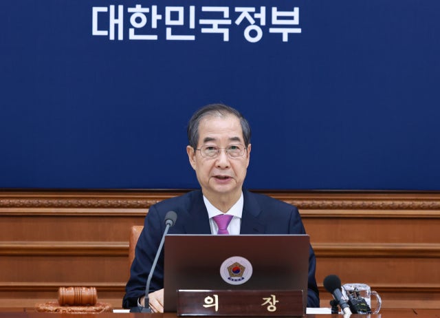 한 대행 <b>헌법재판관 지명</b> 효력 정지