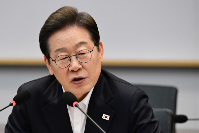 더불어민주당 이재명 대선 후보가 4월 28일 경기도 이천시 SK하이닉스 이천캠퍼스에서 열린 AI 메모리반도체 기업간담회에서 인사말을 하고 있다.연합뉴스