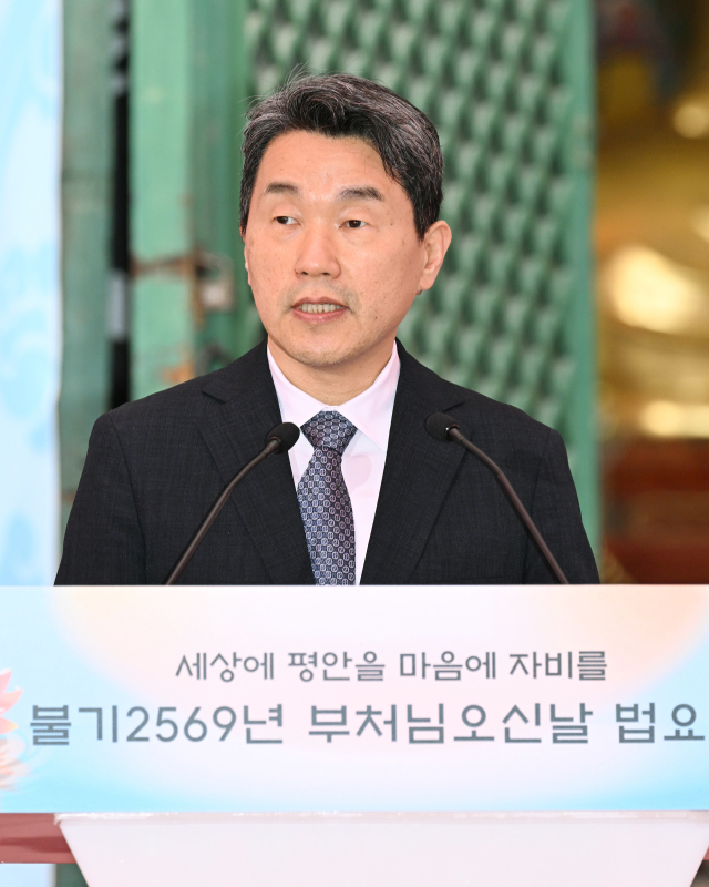 이주호 대통령 권한대행 부총리 겸 교육부 장관이 5일 서울 종로구 조계사에서 열린 불기 2569년 부처님오신날 봉축법요식에서 축사를 하고 있다.연합뉴스