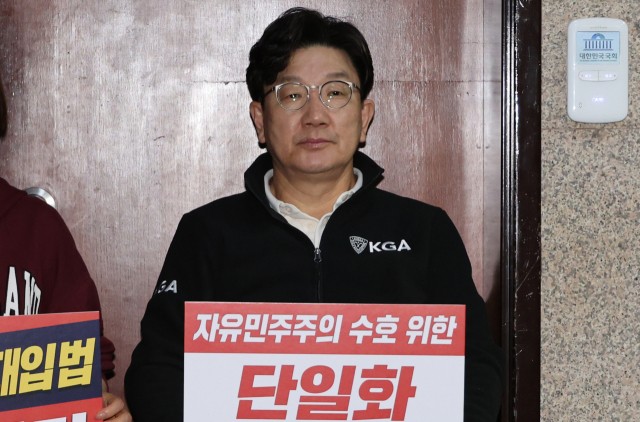 <b>권성동</b>, 단일화 촉구 <b>단식농성</b> 돌입…"김문수, 이제 결단해달라"