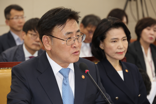 지난 8일 국회 과학기술정보방송통신위원회 전체회의에서 열린 SK텔레콤 유심 해킹 사건 청문회에서 유상임 과학기술정보통신부 장관이 의원 질의에 답하고 있다.연합뉴스