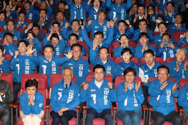 ‘당정 일체’ 강조… <b>이재명</b> 일극 체제 심화 우려