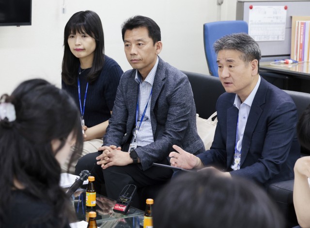 부산에도 손 뻗친 ‘<b>리박스쿨</b>’… 관련 인사, 부산 초교 2곳서 ‘<b>늘봄</b>’...