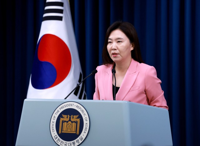 이 대통령, 캐나다서 외교 <b>데뷔</b>...<b>G7 정상회의</b> 참석