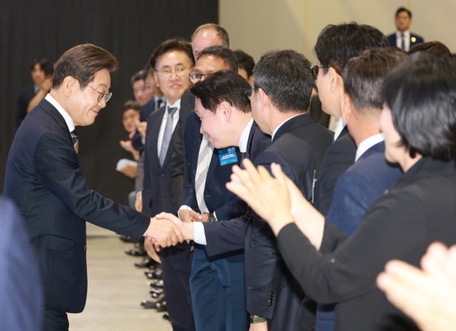 <b>이재명 대통령</b>, AI 데이터센터 출범식 참석…‘AI 3대 강국’ 목표 박차