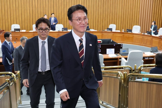 <b>김민석 청문회 파행</b>…“자료 없이 심사 불가” vs “허위 의혹 사과해야...
