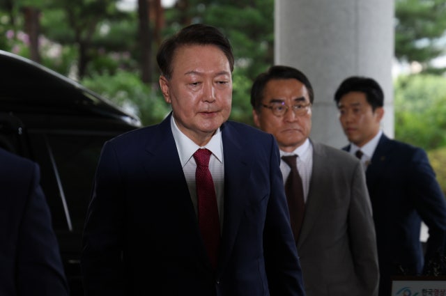尹 <b>2차</b> 대면<b>조사</b> 9시간30분 만에 <b>종료</b>…조서 열람 시작