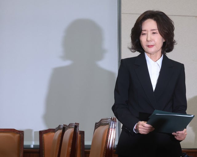 들끓는 <b>강선우</b>·<b>이진숙 사퇴</b>론… 이 대통령 '결단'할까