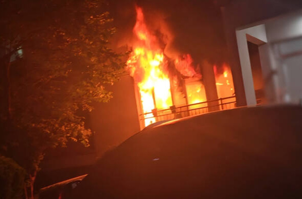 지난 5월20일 술에 취한 50대 남성이 수원시 영통구의 한 아파트 내 흡연장에서 도로를 향해 벽돌을 던져 차량들을 부수고, 1층 세대 베란다에 불을 질렀다. 수원남부경찰서