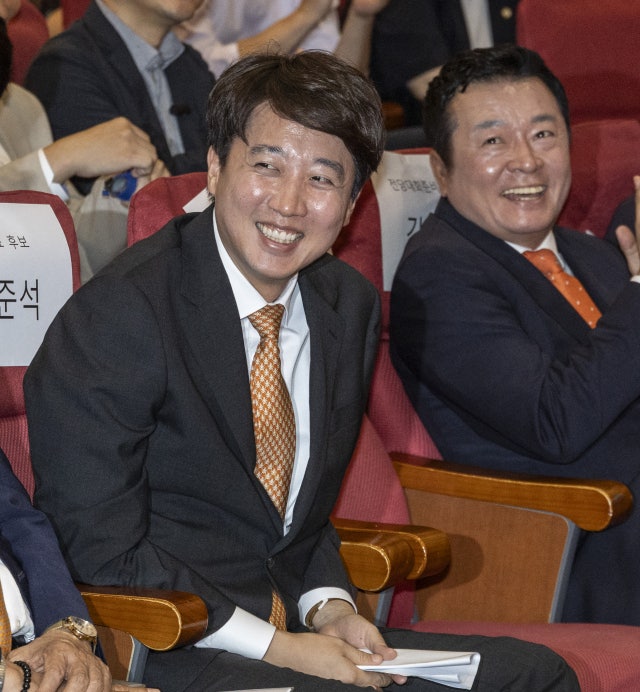 <b>이준석</b>, <b>개혁신당 대표</b> 당선…찬반투표서 98.22% 득표