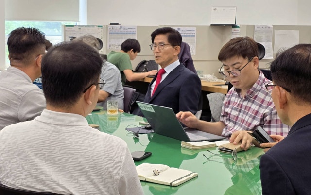 충청권 찾아 해수부 이전 반대한 <b>김문수</b>·장동혁