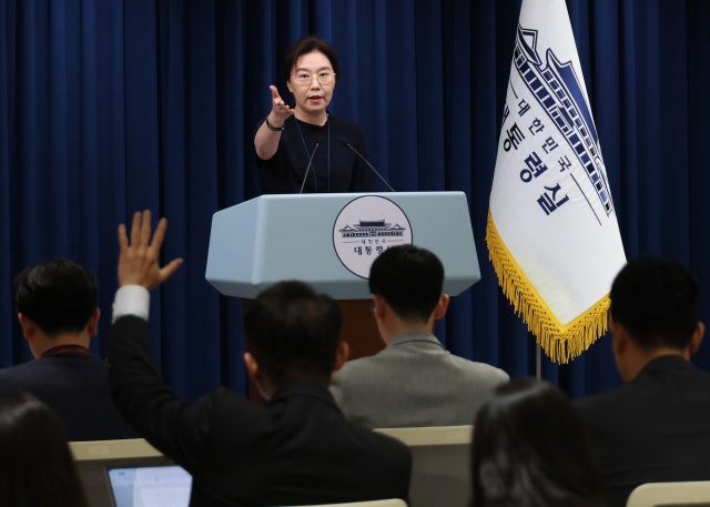 휴가 복귀 이 대통령 첫 <b>지시</b> “<b>산재 사망사고</b>, 빠른 속도 <b>직보</b>”