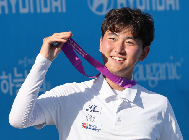 ‘<b>양궁</b> 막내’ <b>김제덕 세계</b><b>선수권 동메달</b>