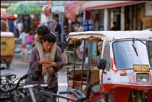 영화 ‘낙엽귀근’ 포스터. 블루필름웍스 제공