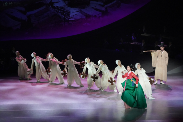 국립부산국악원이 2023년 첫선을 보인 국악극 ‘춤바람 분데이’ 공연 모습.국립부산국악원 제공